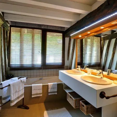Chambres D'hotes La Ferme De Monseignon Bed & Breakfast *