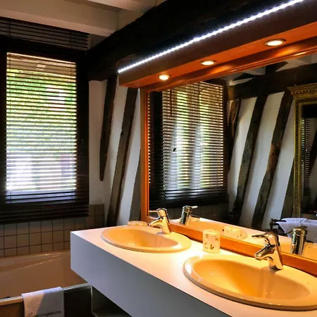 Chambres D'hotes La Ferme De Monseignon Bed & Breakfast
