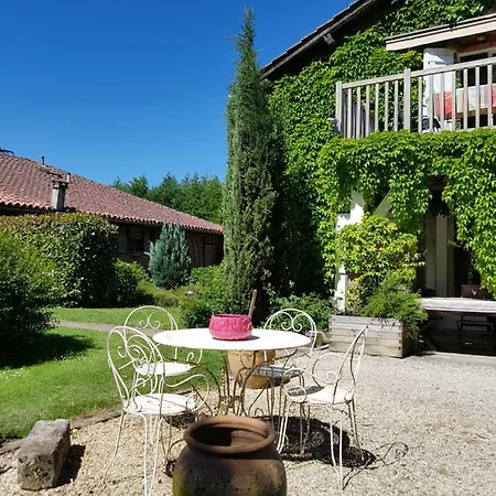 Chambres D'hotes La Ferme De Monseignon ベッド・アンド・ブレックファスト